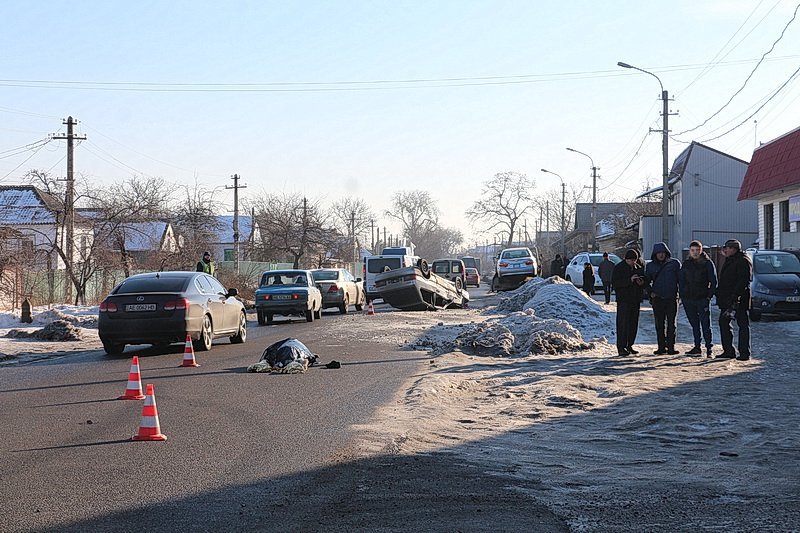 Страшная авария на Передовой: перевернулся автомобиль, пешехода сбили насмерть (ФОТО) 8