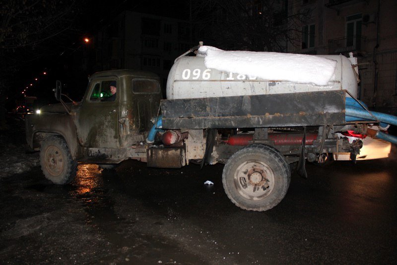 ДТП и разборки на Мануйловском: столкнулись грузовик и BMW (ФОТО, ВИДЕО) 1