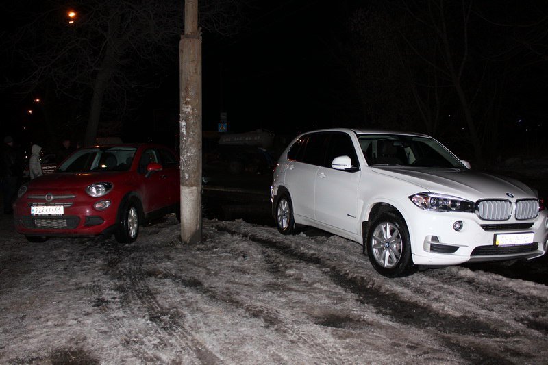 ДТП и разборки на Мануйловском: столкнулись грузовик и BMW (ФОТО, ВИДЕО) 3