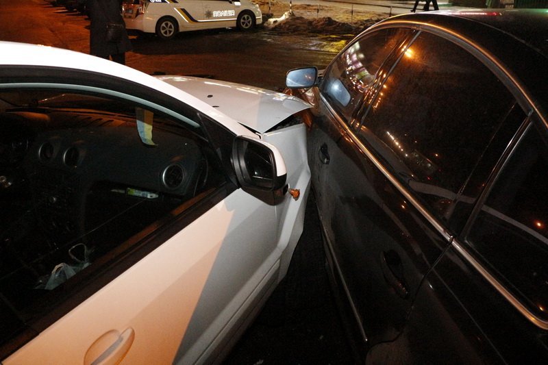 ДТП на Победе-4: столкнулись Ford Fiesta и Volkswagen Passat (ФОТО) 2