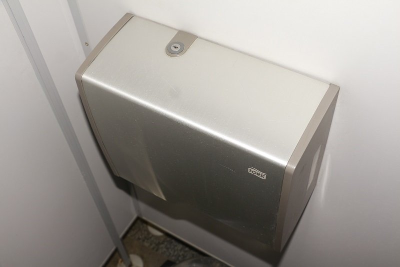 Ревизия "по-большому" и "по-маленькому": в сортирах торговых центров Днепра мусор и протекающие туалеты (ФОТО) 1