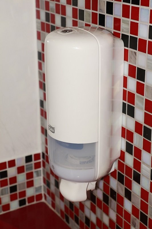 Ревизия "по-большому" и "по-маленькому": в сортирах торговых центров Днепра мусор и протекающие туалеты (ФОТО) 5