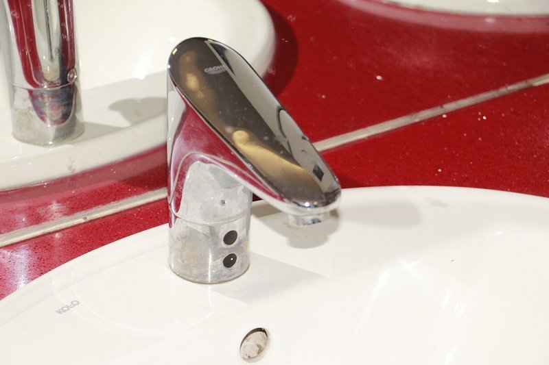 Ревизия "по-большому" и "по-маленькому": в сортирах торговых центров Днепра мусор и протекающие туалеты (ФОТО) 8