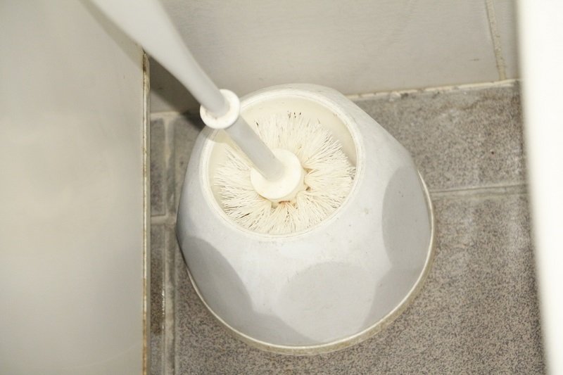 Ревизия "по-большому" и "по-маленькому": в сортирах торговых центров Днепра мусор и протекающие туалеты (ФОТО) 17