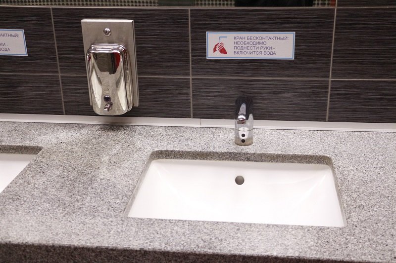 Ревизия "по-большому" и "по-маленькому": в сортирах торговых центров Днепра мусор и протекающие туалеты (ФОТО) 23