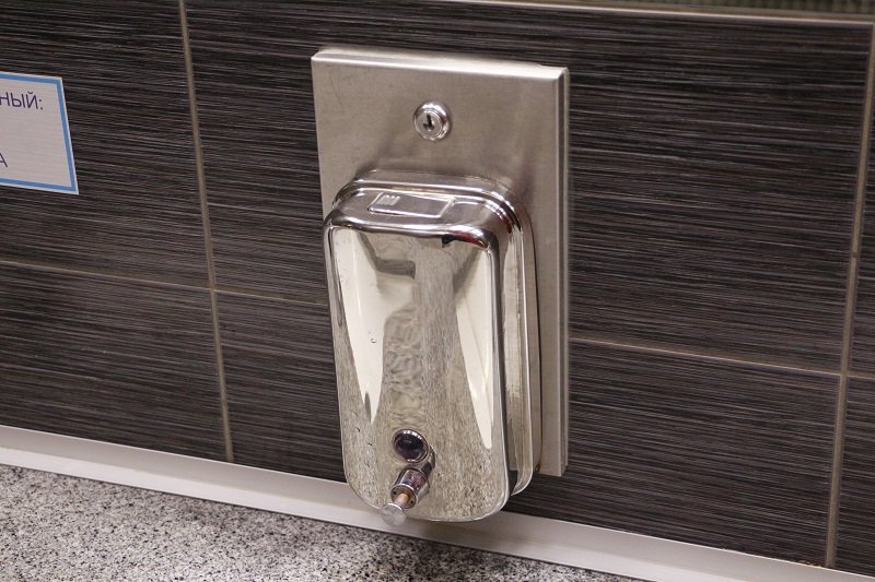 Ревизия "по-большому" и "по-маленькому": в сортирах торговых центров Днепра мусор и протекающие туалеты (ФОТО) 25