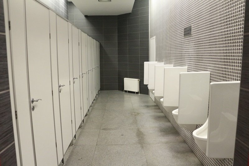 Ревизия "по-большому" и "по-маленькому": в сортирах торговых центров Днепра мусор и протекающие туалеты (ФОТО) 29