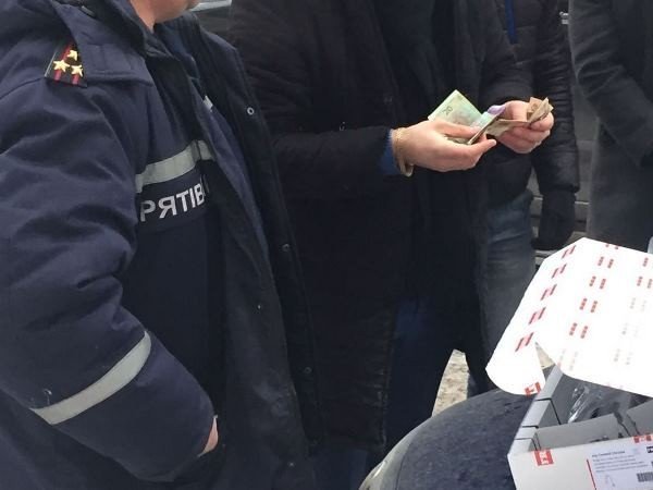 В Днепре два полковника спасательной службы попались на взятке (ФОТО) 2