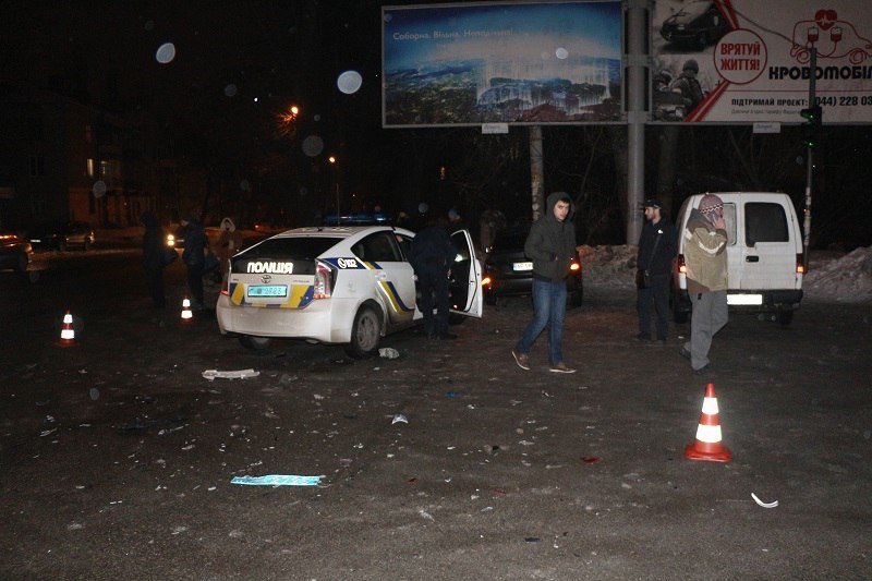 Возле "Метеора" автомобиль Mitsubishi столкнулся с полицейскими на Toyota Prius (ФОТО) 7