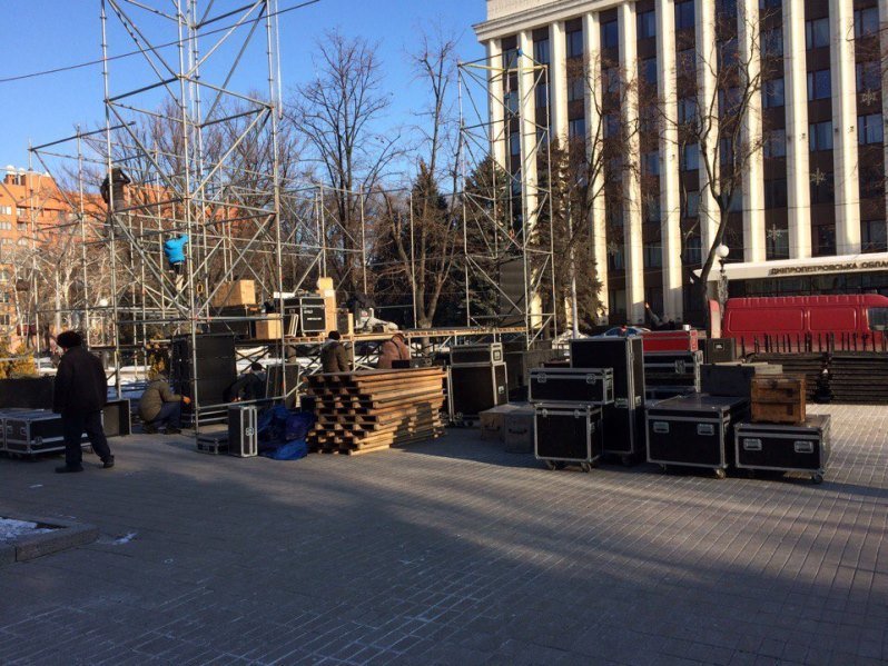 В центре Днепра устанавливают сцену: что здесь будет (ФОТО) 1