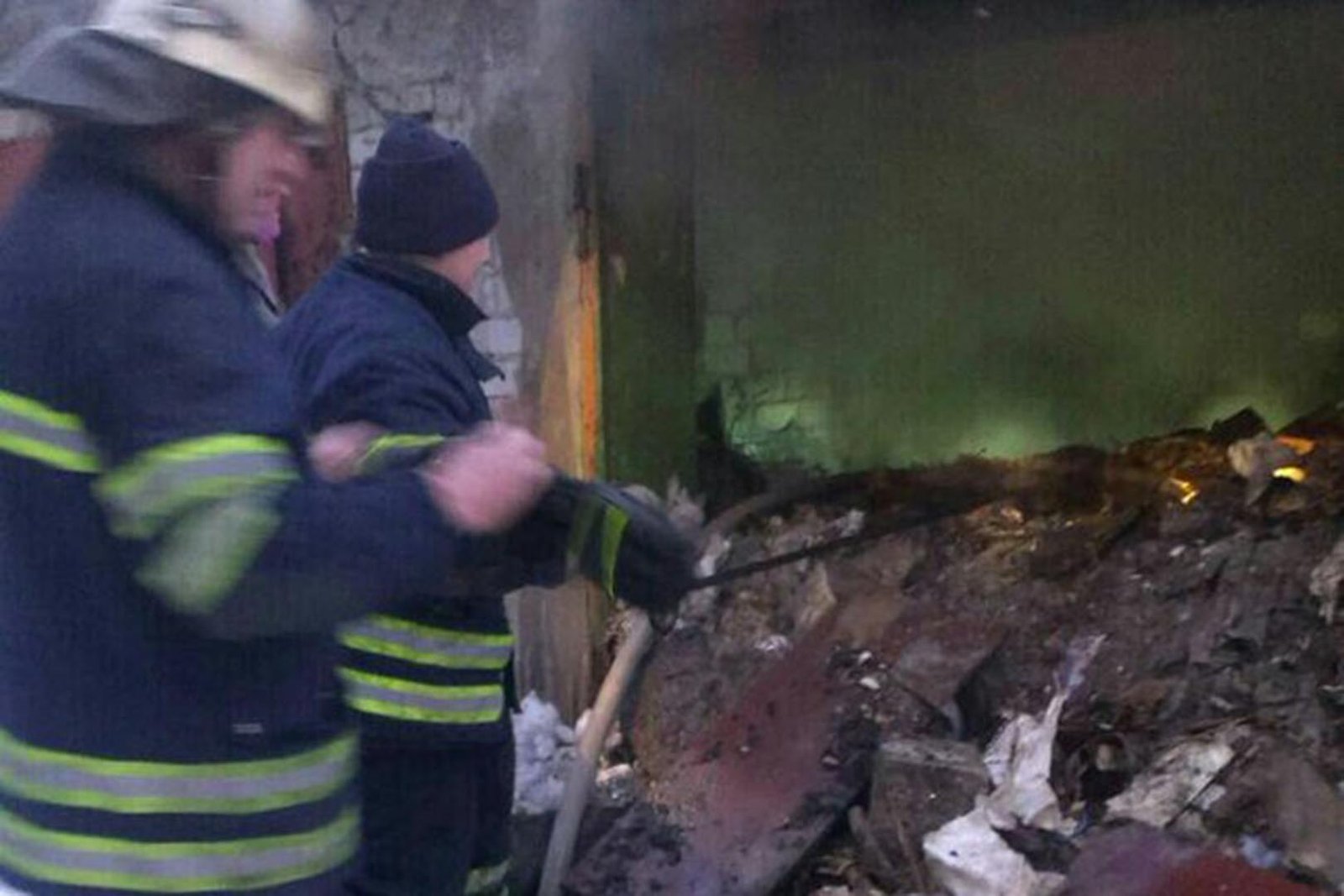 В Днепре ликвидировали пожар в пустующем гараже (ФОТО) 2