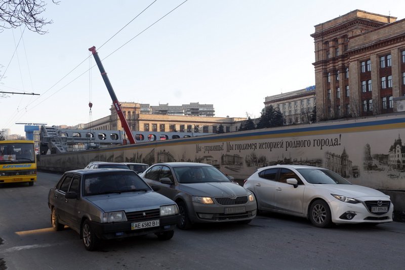 Краны и строительная техника: что происходит в центре Днепра (ФОТО) 1