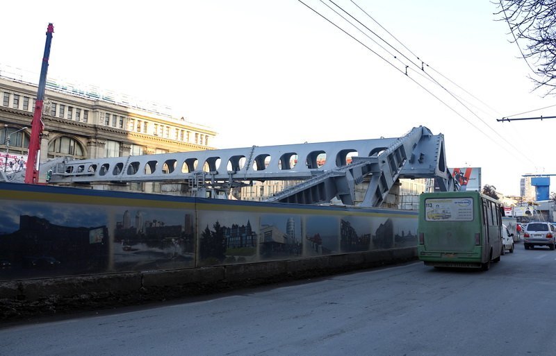 Краны и строительная техника: что происходит в центре Днепра (ФОТО) 3