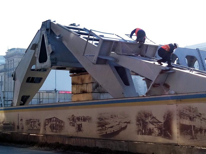 Краны и строительная техника: что происходит в центре Днепра (ФОТО) 4