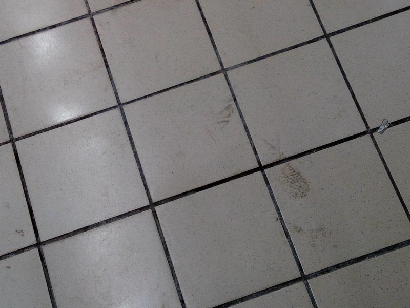 Проверено Информатором: испорченные продукты, пыль и грязь в "АТБ" (ФОТО) 2