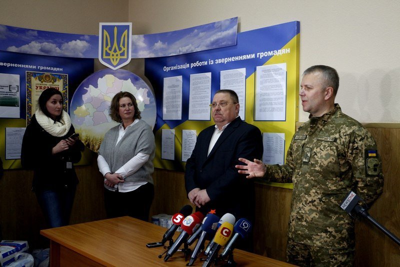 Днепр отправил первую партию помощи в Авдеевку (ФОТО) 1