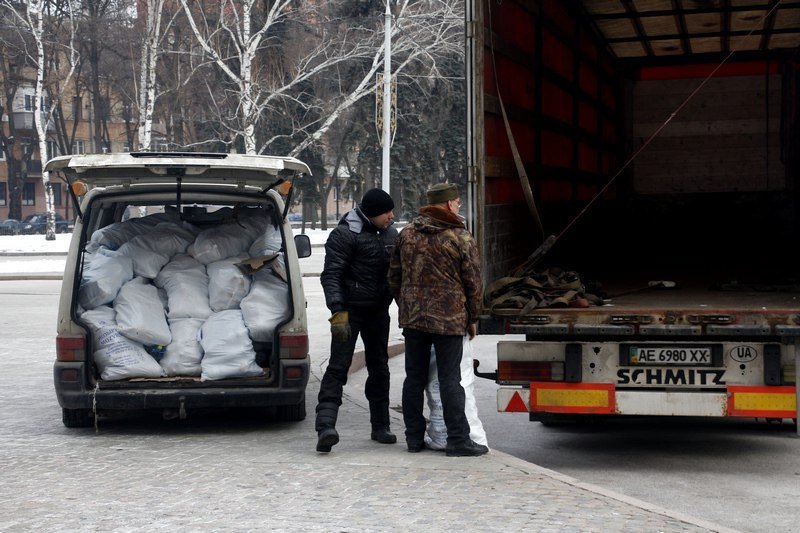 Днепр отправил первую партию помощи в Авдеевку (ФОТО) 2
