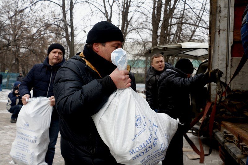 Днепр отправил первую партию помощи в Авдеевку (ФОТО) 4