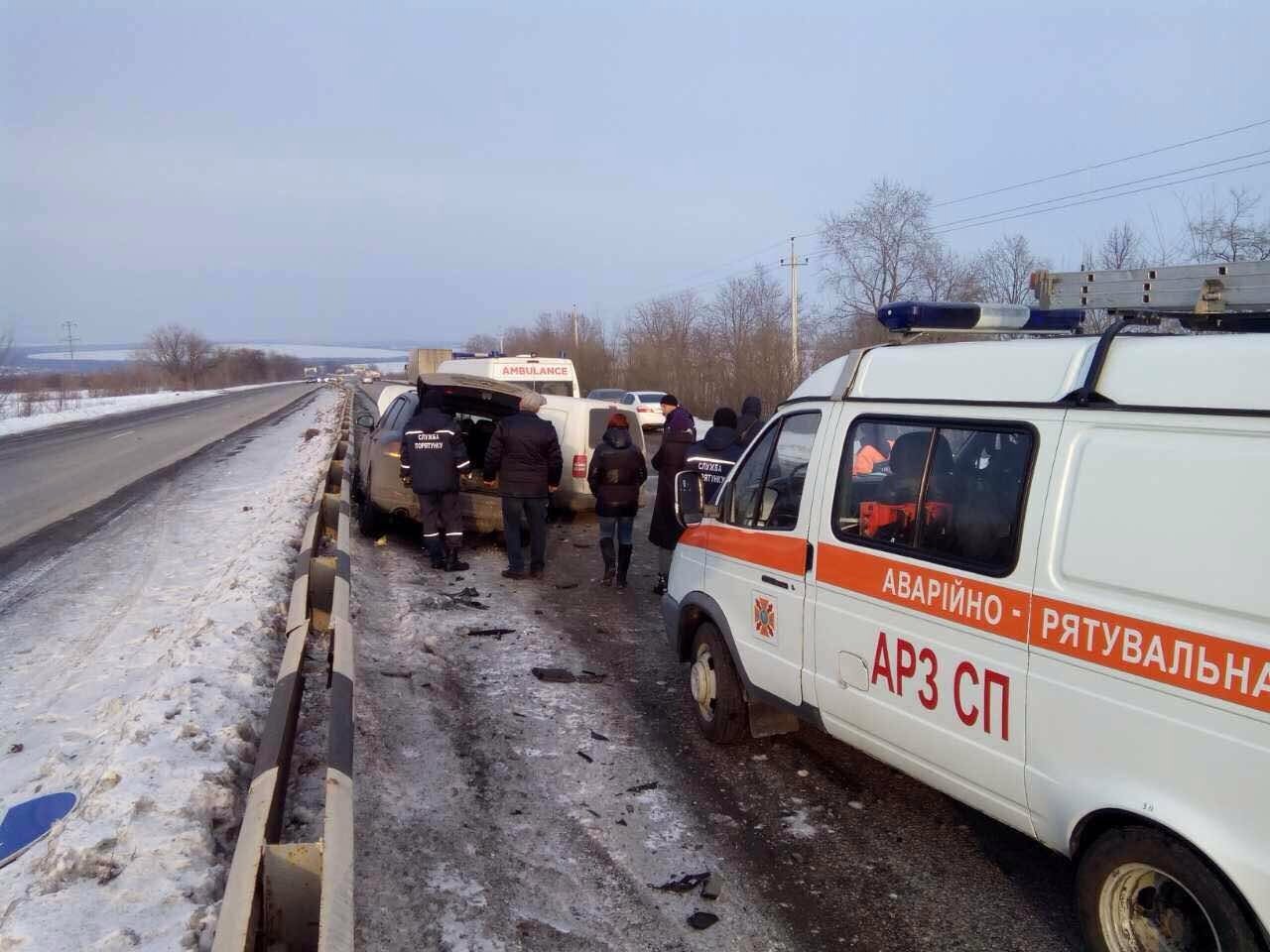 Под Днепром произошло ДТП: пострадавшего вырезали из машины (ФОТО) 2