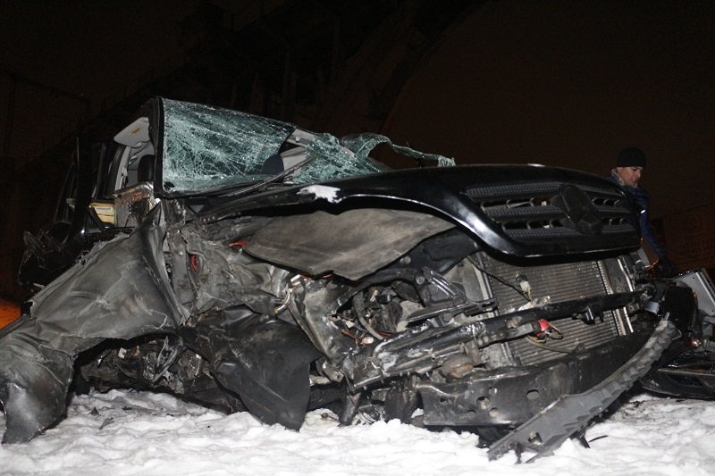 ДТП на Набережной: водитель снес световые опоры и перевернулся (ФОТО) 8