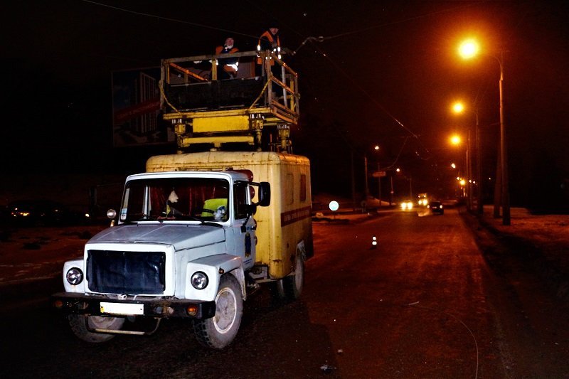 ДТП на Набережной: водитель снес световые опоры и перевернулся (ФОТО) 9