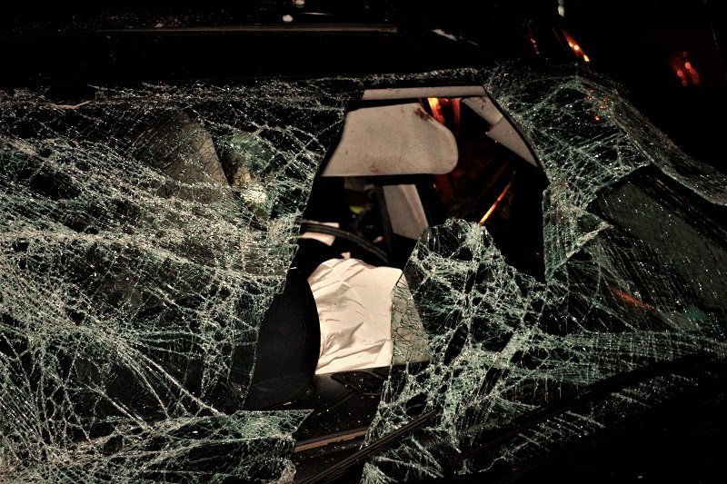 ДТП на Набережной: водитель снес световые опоры и перевернулся (ФОТО) 10