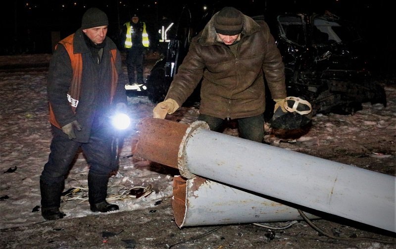 ДТП на Набережной: водитель снес световые опоры и перевернулся (ФОТО) 12