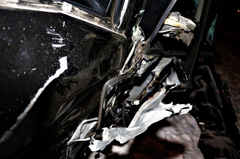 ДТП на Набережной: водитель снес световые опоры и перевернулся (ФОТО) 13