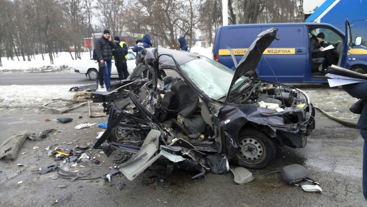 Жуткая авария на Криворожской трассе: МЧСники вырезали погибших из авто (ФОТО) 3