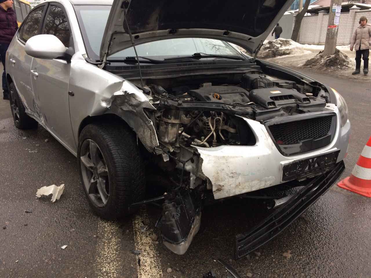 ДТП на Гагарина: столкнулись два Hyundai (ФОТО) 1