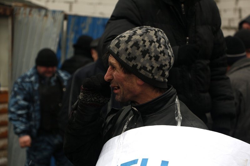 Активисты не дремлют: как в Днепре ломали забор "за идею" (ФОТО, ВИДЕО) 5