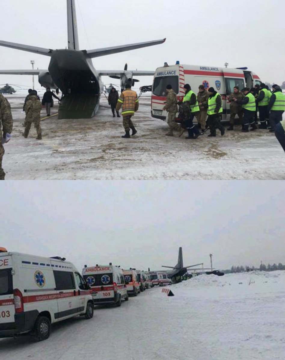 Аэропорт Днепра заполнен машинами скорой: волонтеры просят о помощи (ФОТО) 1