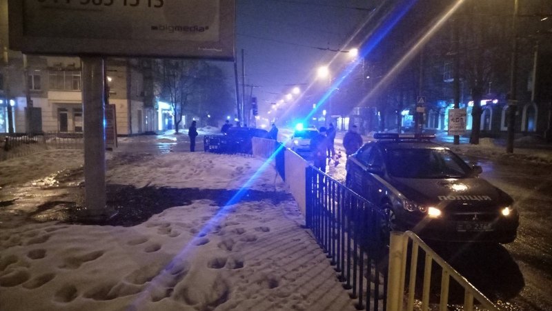В Днепре пьяный полицейский дрифтовал с человеком на капоте (ФОТО, ВИДЕО) 3