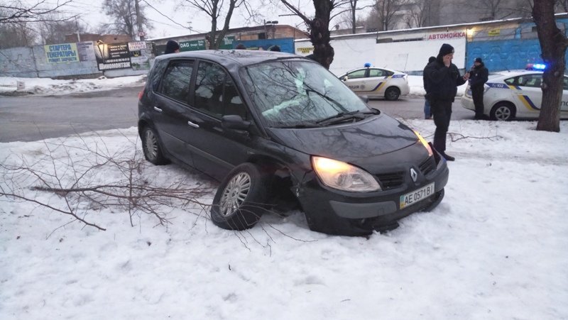 В Днепре снова погоня:  пьяный водитель Renault совершил ДТП, скрываясь от патрульных (ФОТО, ВИДЕО) 1