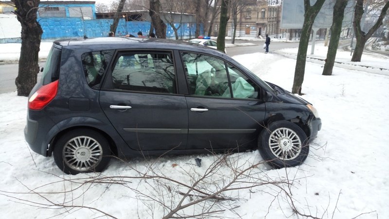 В Днепре снова погоня:  пьяный водитель Renault совершил ДТП, скрываясь от патрульных (ФОТО, ВИДЕО) 4