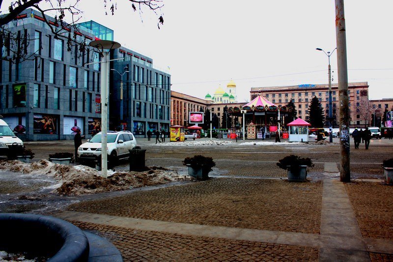 Базар на Европейской площади: незаконные лотки появляются и пропадают (ФОТО) 2