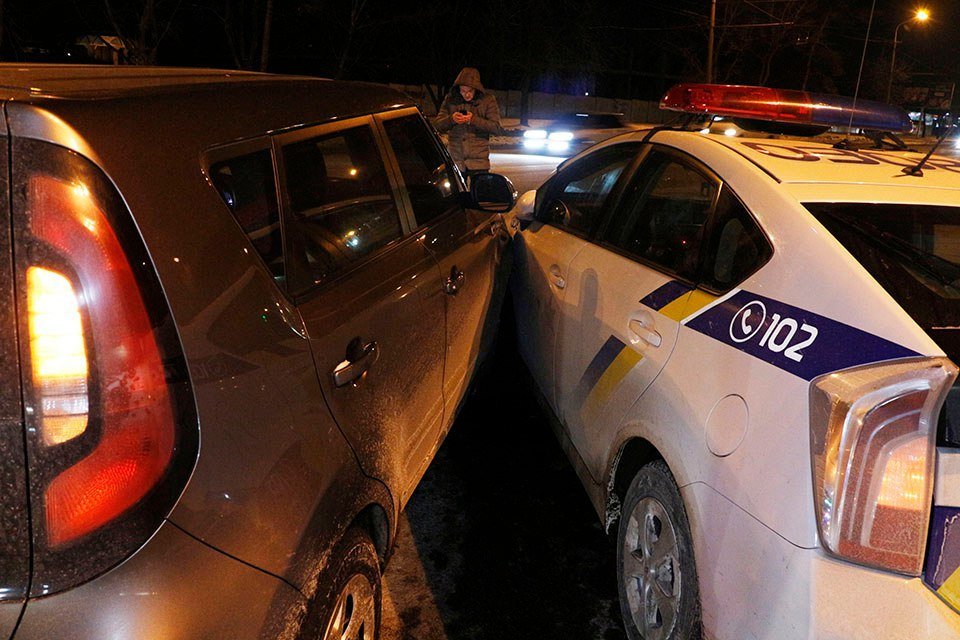 На Набережной патрульный "Приус" не поделил дорогу с  KIA (ФОТО) 2