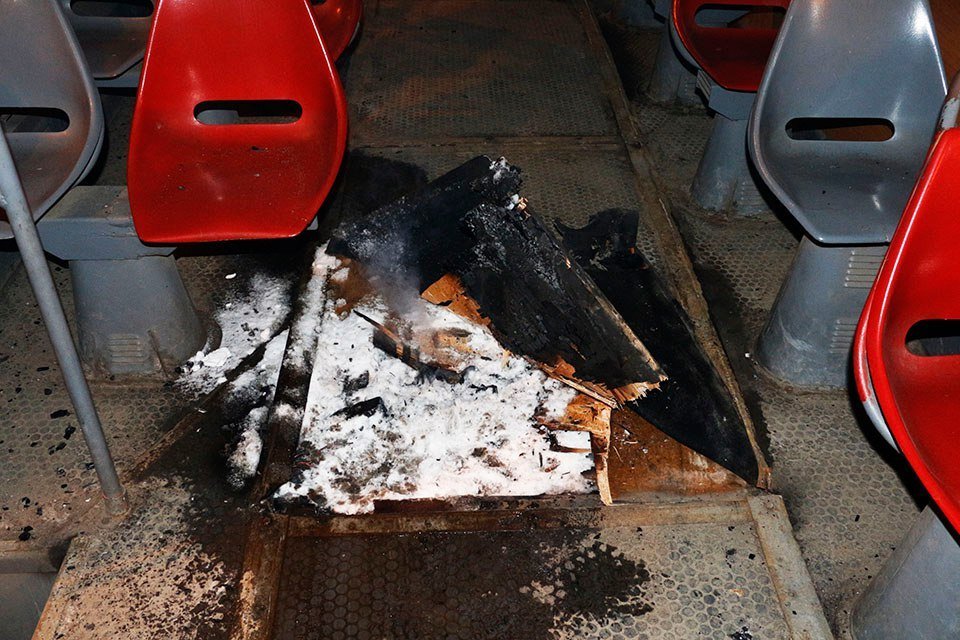 В Днепре возле Озерки на ходу загорелся трамвай (ФОТО) 3