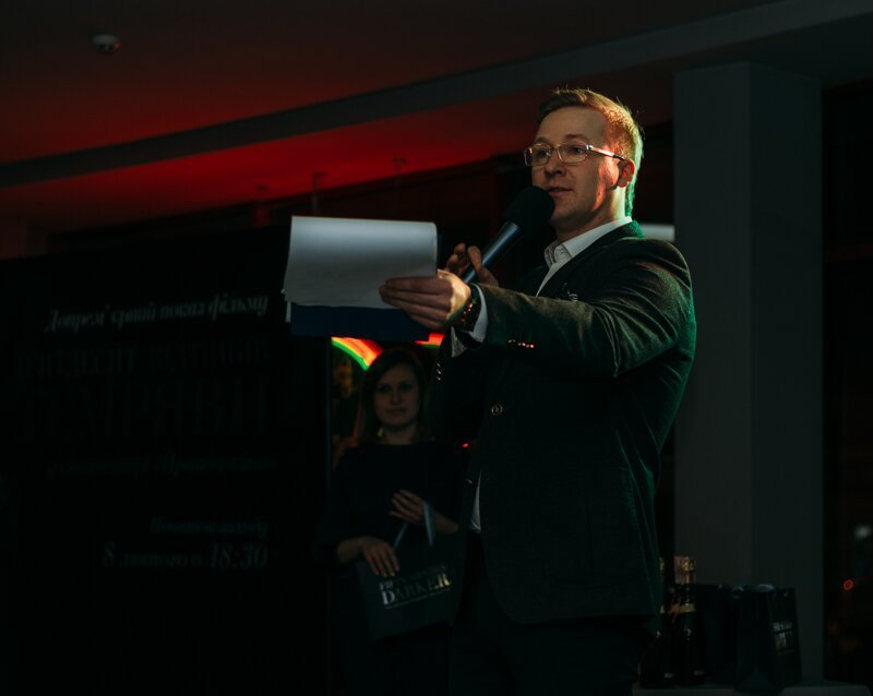 Девушки в масках, конкурсы и алкоголь: в Днепре прошел допремьерный показ "50 оттенков темного" (ФОТО) 2