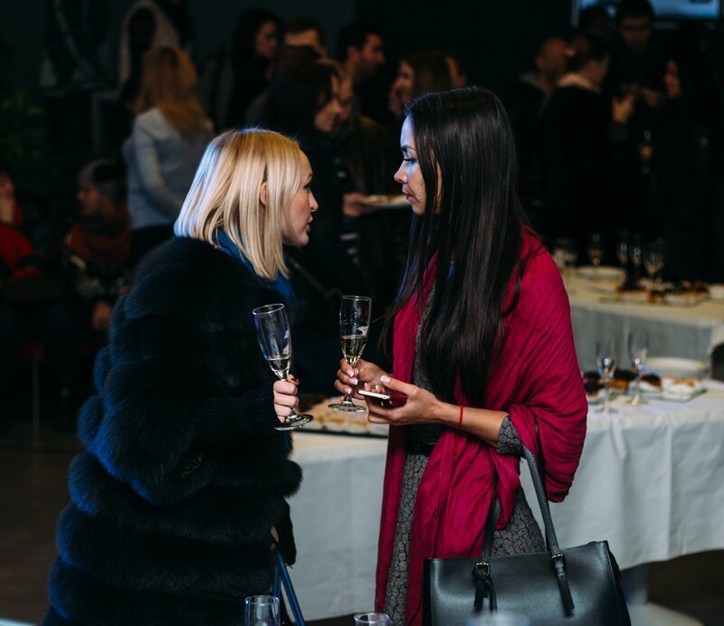 Девушки в масках, конкурсы и алкоголь: в Днепре прошел допремьерный показ "50 оттенков темного" (ФОТО) 5