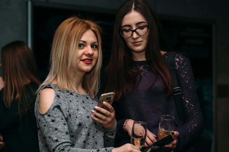Девушки в масках, конкурсы и алкоголь: в Днепре прошел допремьерный показ "50 оттенков темного" (ФОТО) 8
