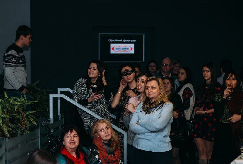 Девушки в масках, конкурсы и алкоголь: в Днепре прошел допремьерный показ "50 оттенков темного" (ФОТО) 9