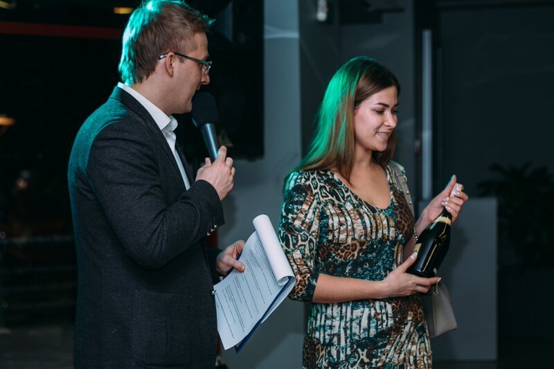 Девушки в масках, конкурсы и алкоголь: в Днепре прошел допремьерный показ "50 оттенков темного" (ФОТО) 10