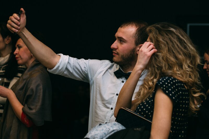 Девушки в масках, конкурсы и алкоголь: в Днепре прошел допремьерный показ "50 оттенков темного" (ФОТО) 13