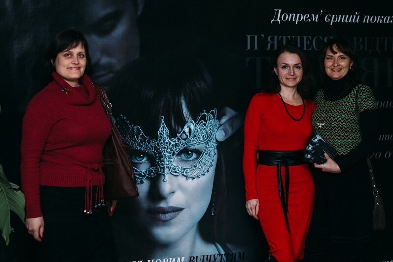 Девушки в масках, конкурсы и алкоголь: в Днепре прошел допремьерный показ "50 оттенков темного" (ФОТО) 18