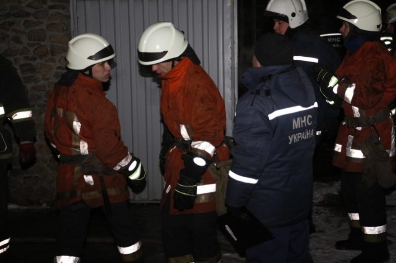 В Днепре всю ночь боролись с сильным пожаром: как это было (ФОТО, ВИДЕО, ОБНОВЛЕНО) 6