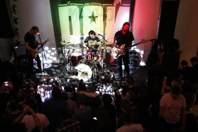 В Днепре выступили белорусские панк-рокеры "Дай Дарогу": как это было (ФОТО) 23