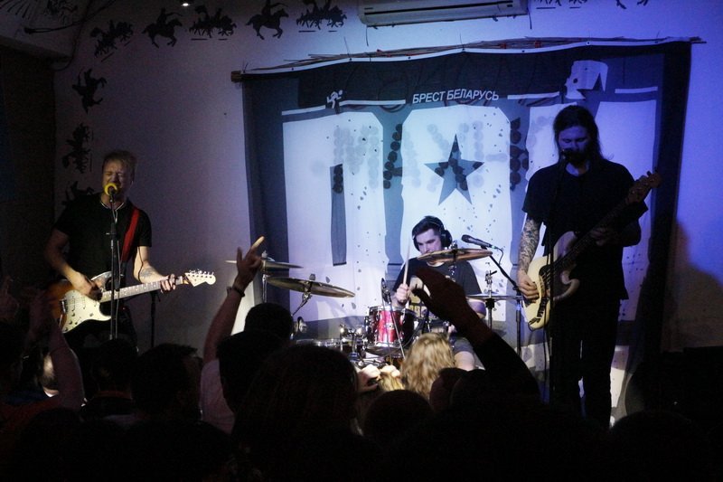 В Днепре выступили белорусские панк-рокеры "Дай Дарогу": как это было (ФОТО) 24