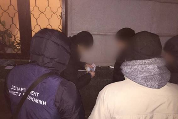 В Днепре чиновник Госгеокадастра попался на взятке в 364 тысячи гривен (ФОТО) 1