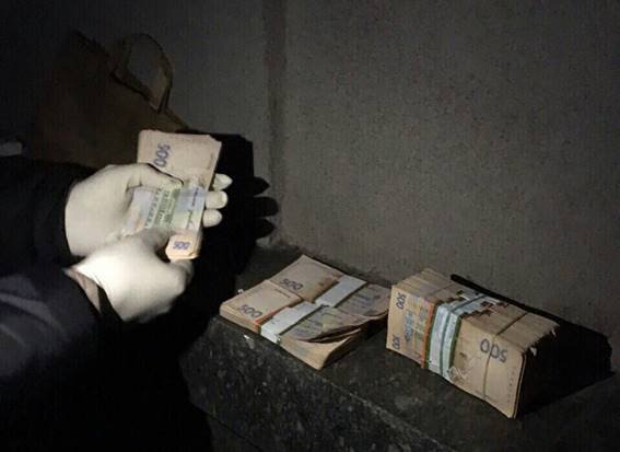 В Днепре чиновник Госгеокадастра попался на взятке в 364 тысячи гривен (ФОТО) 3